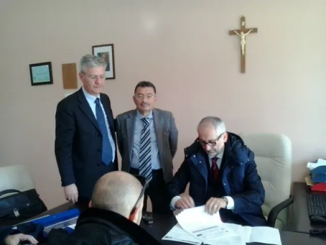 Il momento della firma