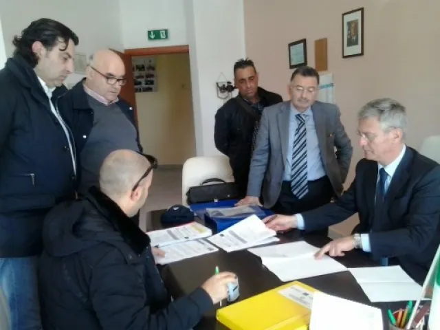 Il momento della firma