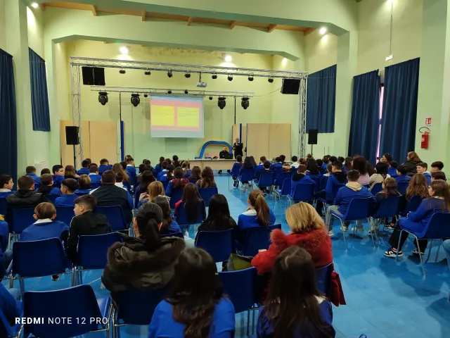 incontro con i Carabinieri per educare alla legalità e contrastare il bullismo
