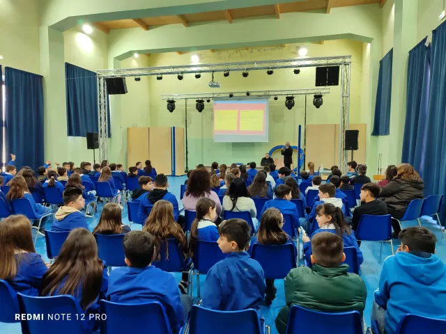 incontro con i Carabinieri per educare alla legalità e contrastare il bullismo