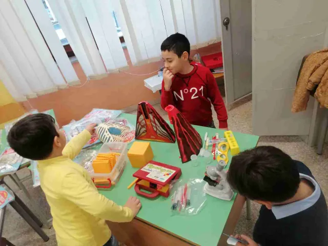 Attività alunni laboratorio scienze