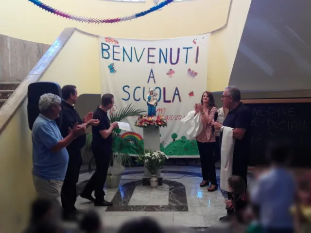 Visita missionaria nelle scuole della città