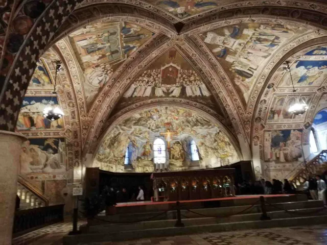 Assisi - interno della Basilica