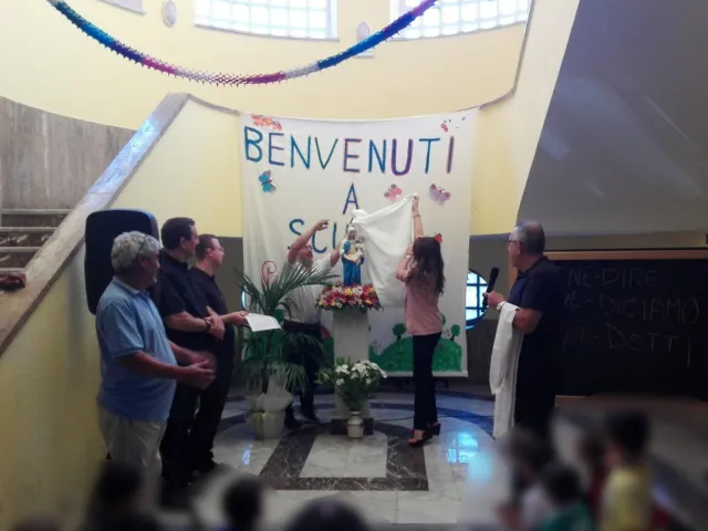 Visita missionaria nelle scuole della città