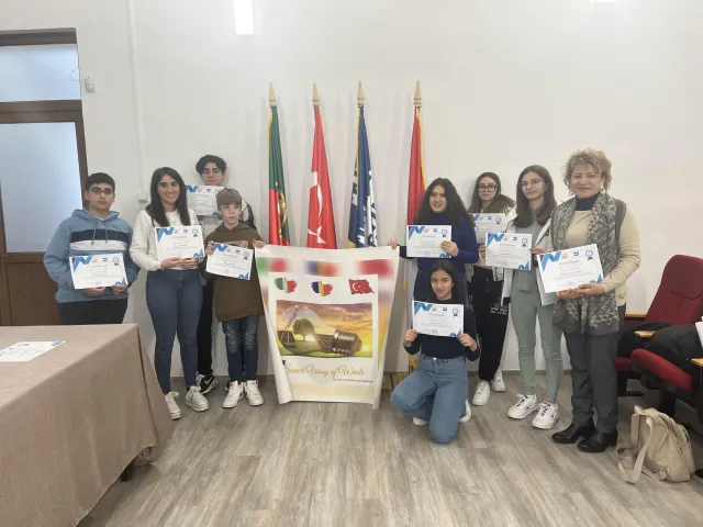 Foto di gruppo con attestati