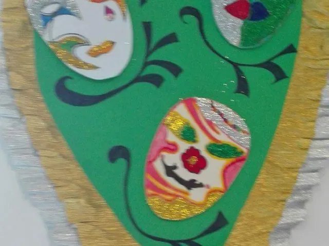 Mascherine in compensato montate su carta camoscina; tecnica mista