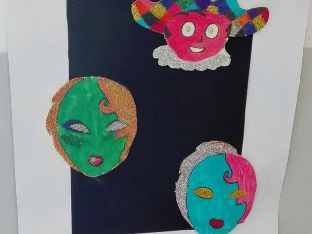 Mascherine in compensato ; tecnica mista