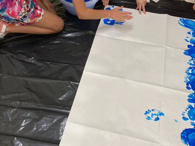 IMPRONTE CON LE MANI PER LA REALIZZAZIONE DEL CIELO