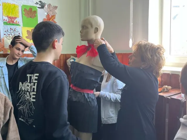 Attività alunni laboratorio di moda