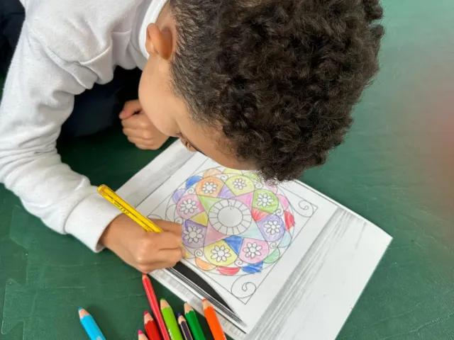 La creazione e la colorazione di mandala